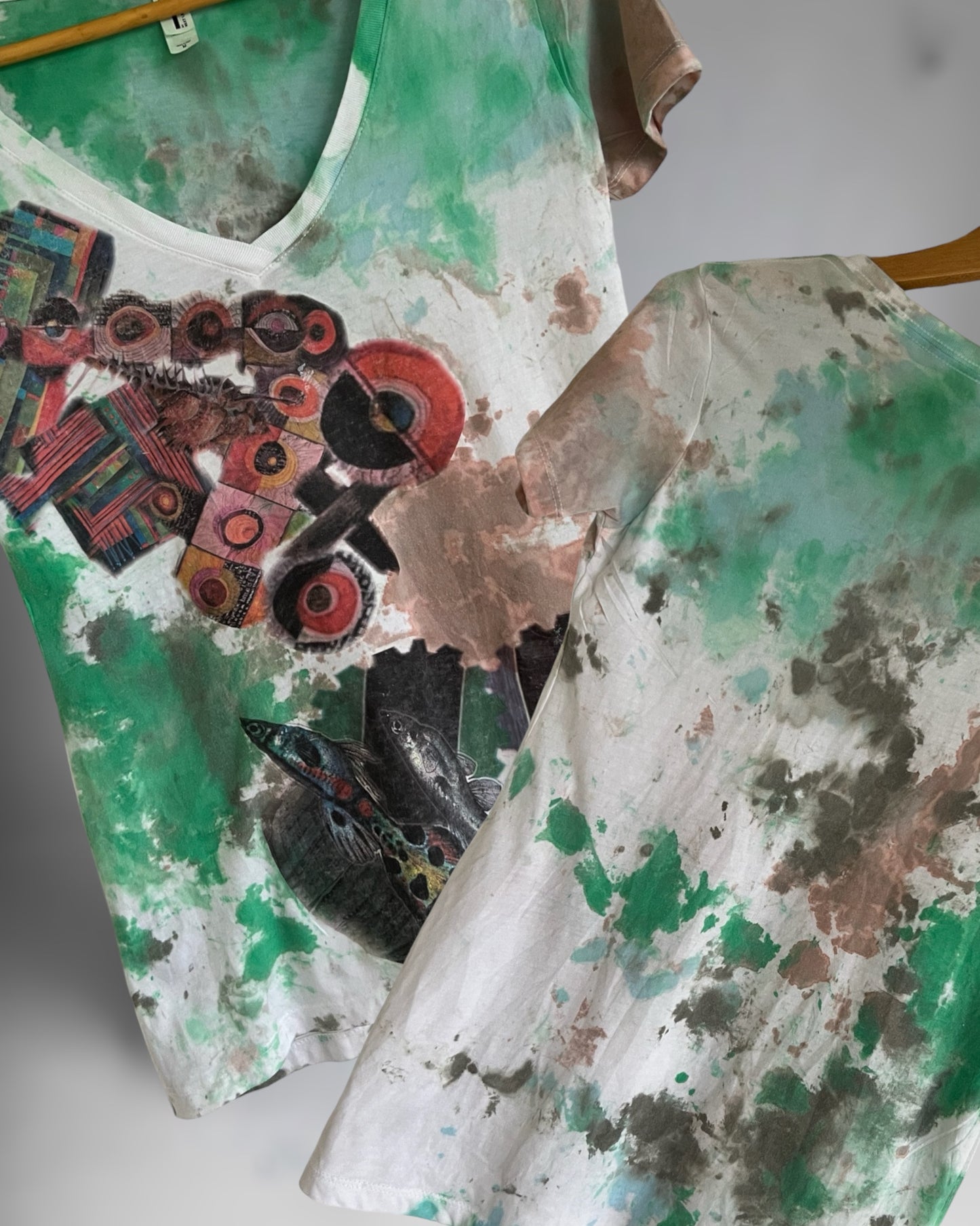Women’s Abstract Art V-Neck T-Shirt *