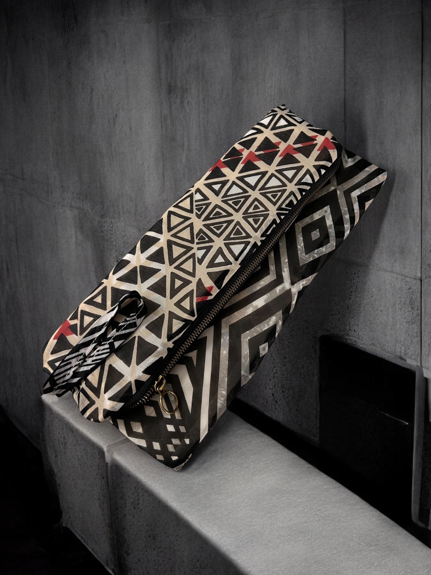 Zilos Dual-Sided Geometric Clutch