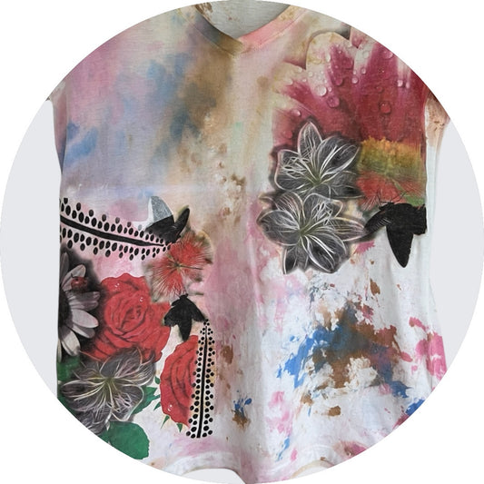 Women’s Floral Graphic V-Neck T-Shirt *